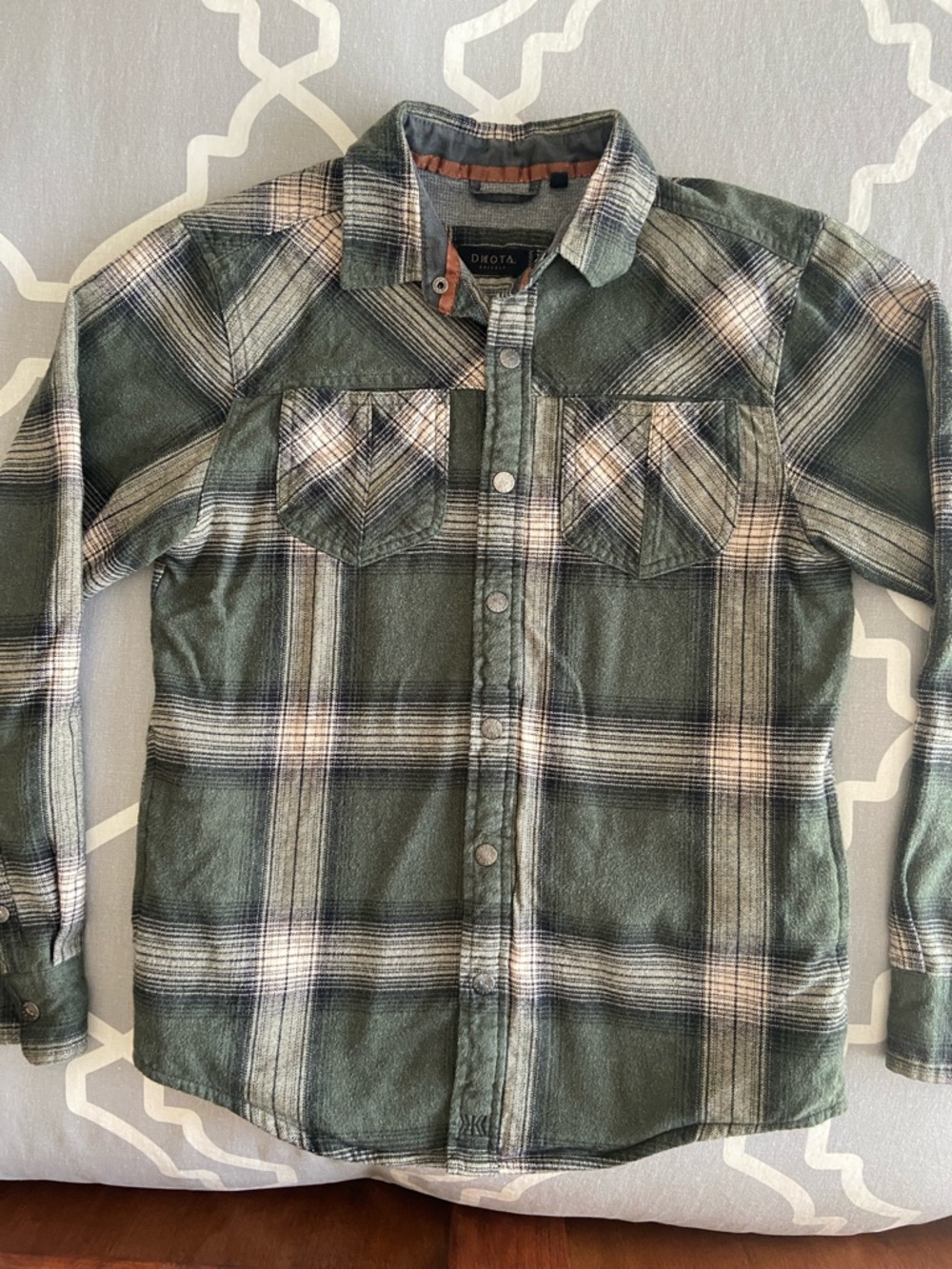 Men’s Green Plaid Button-Up Shirt